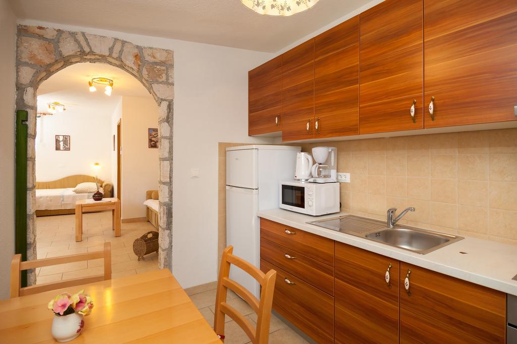 Apartments Mande And Kate Baška Voda Habitación foto